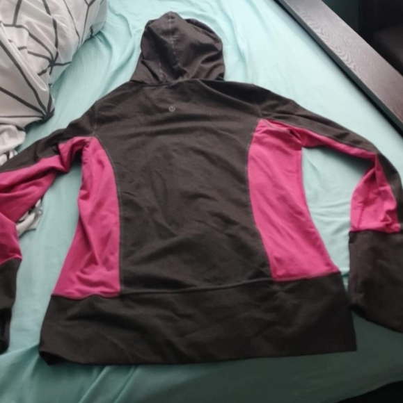Grey and pink Lululemon thin sweater - Picture 1 of 2